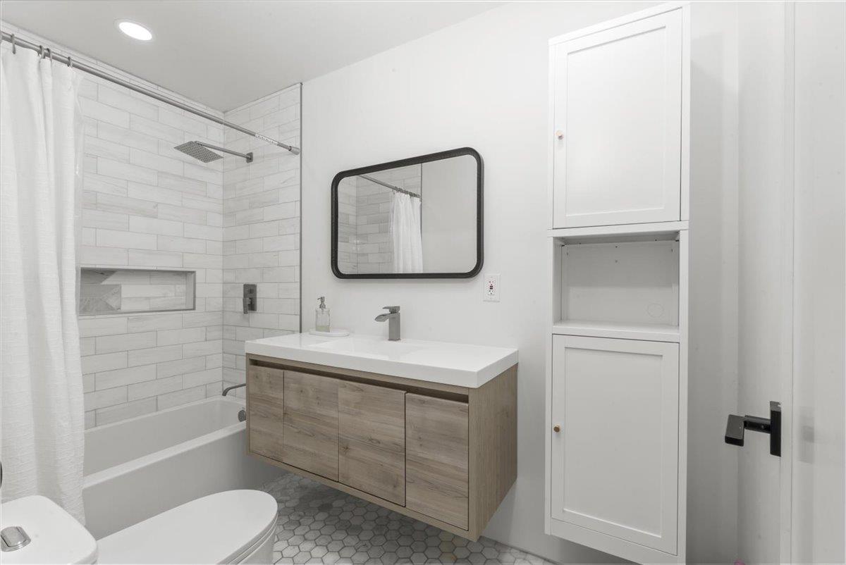 2213 Evelle Ln, Turlock, CA 95380