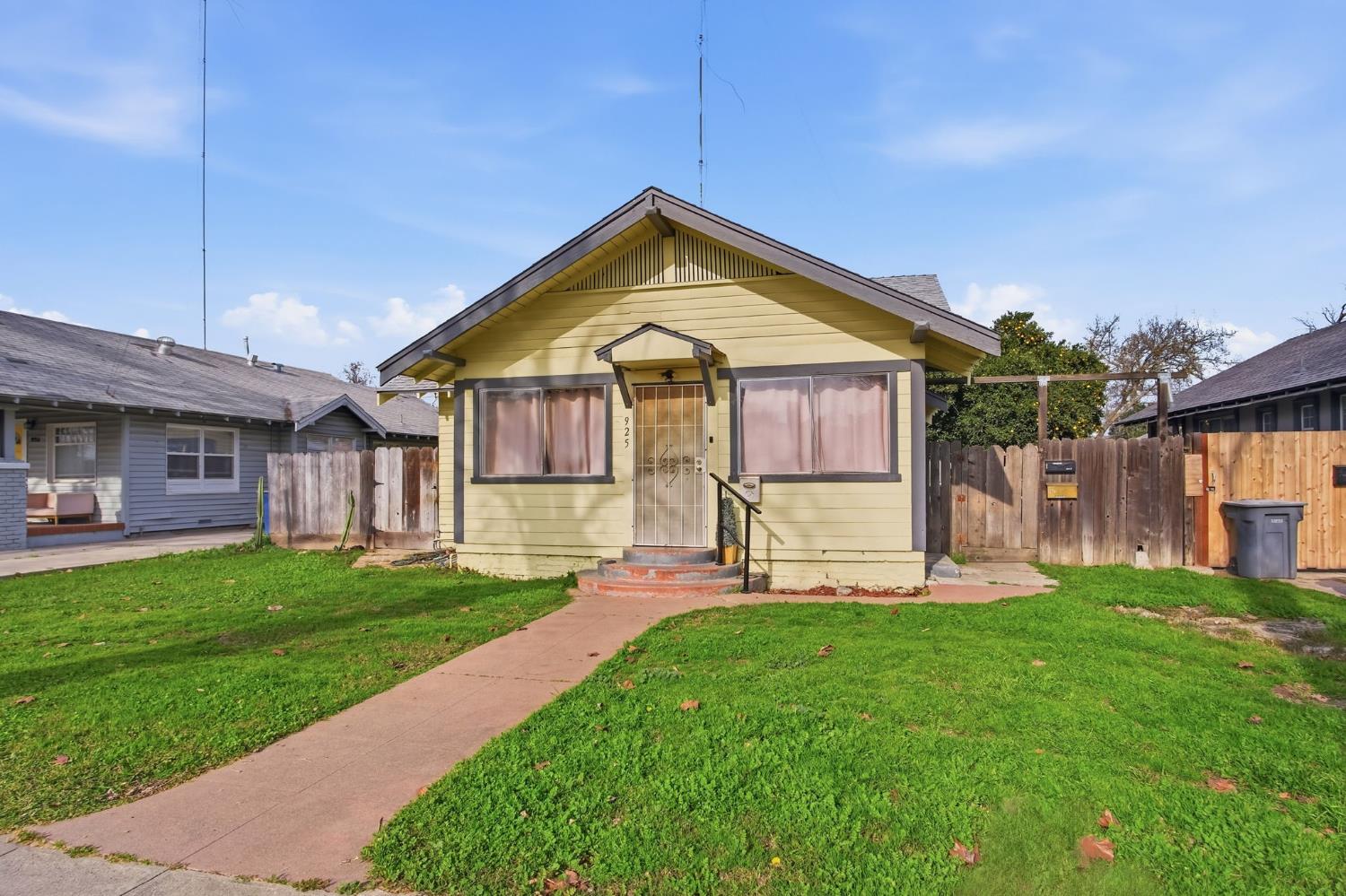 925 W 21st St, Merced, CA 95340