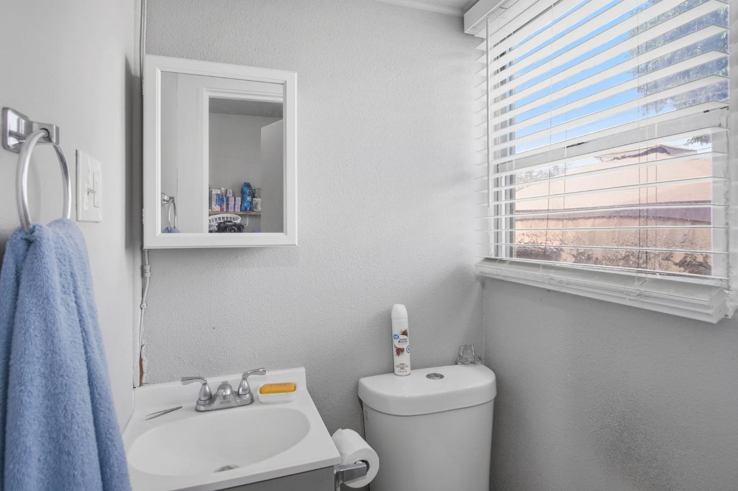 925 W 21st St, Merced, CA 95340