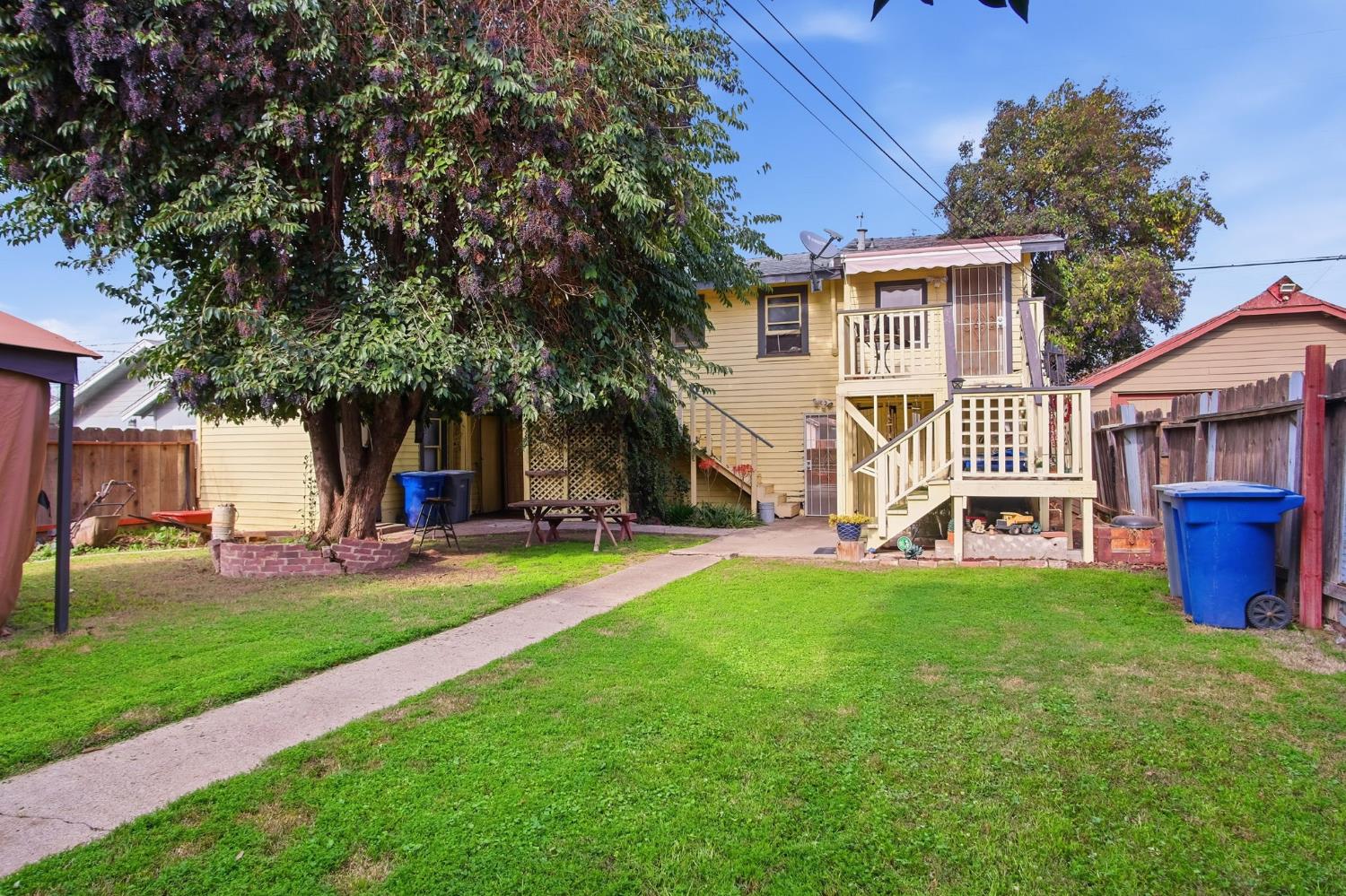 925 W 21st St, Merced, CA 95340