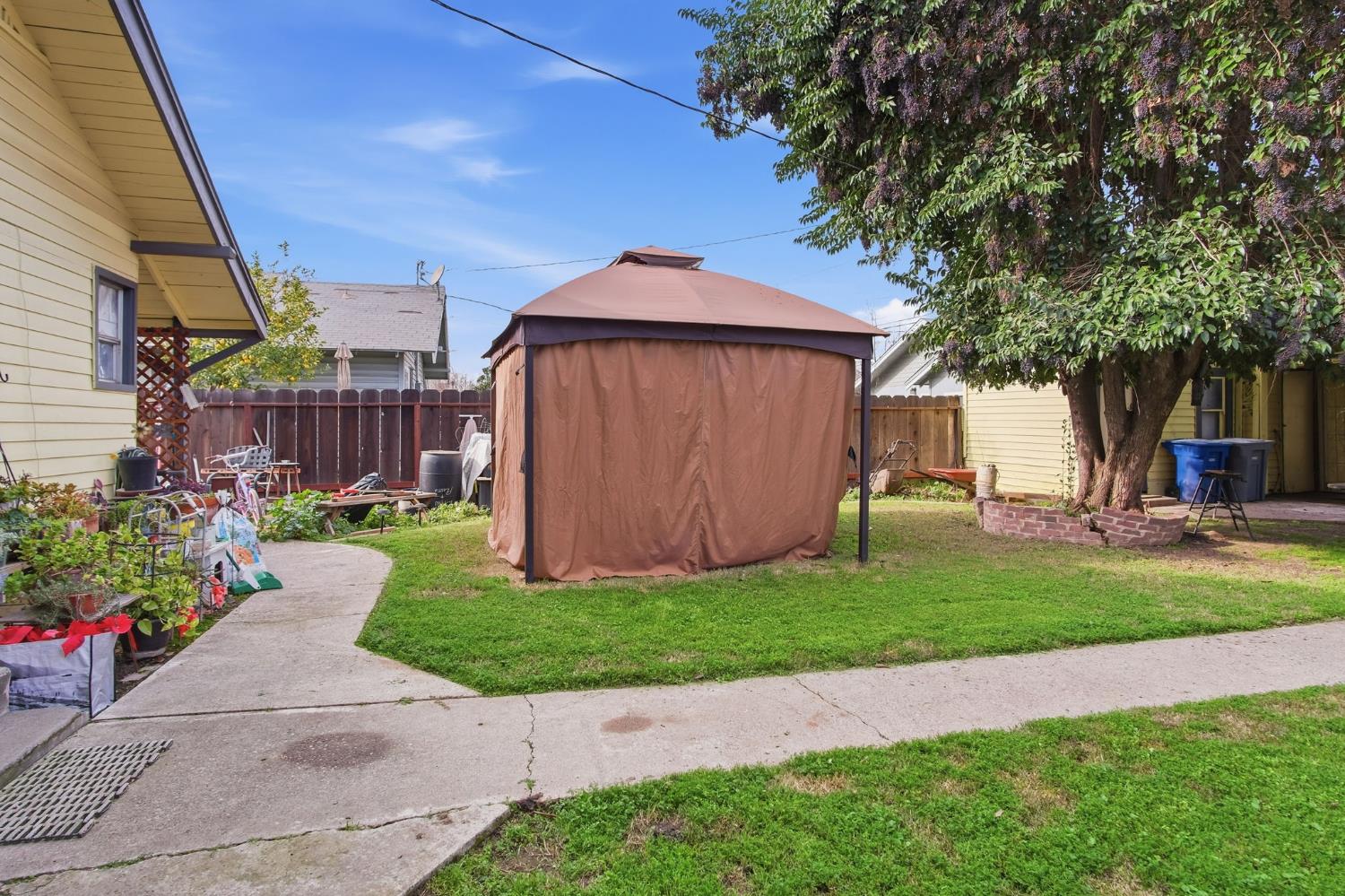 925 W 21st St, Merced, CA 95340