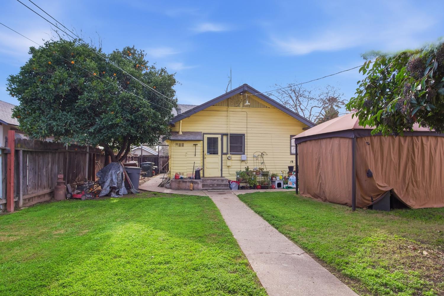 925 W 21st St, Merced, CA 95340