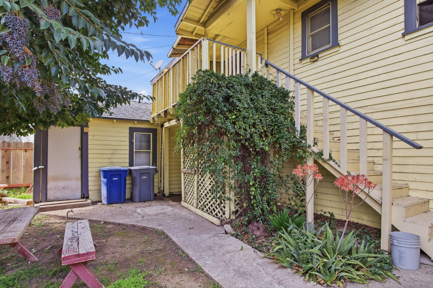 925 W 21st St, Merced, CA 95340