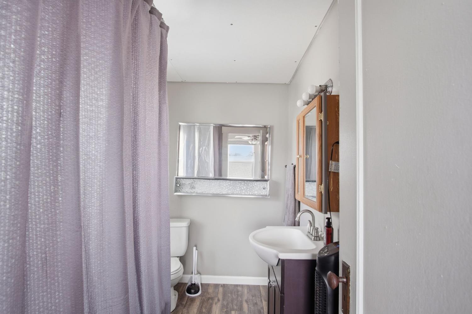 925 W 21st St, Merced, CA 95340