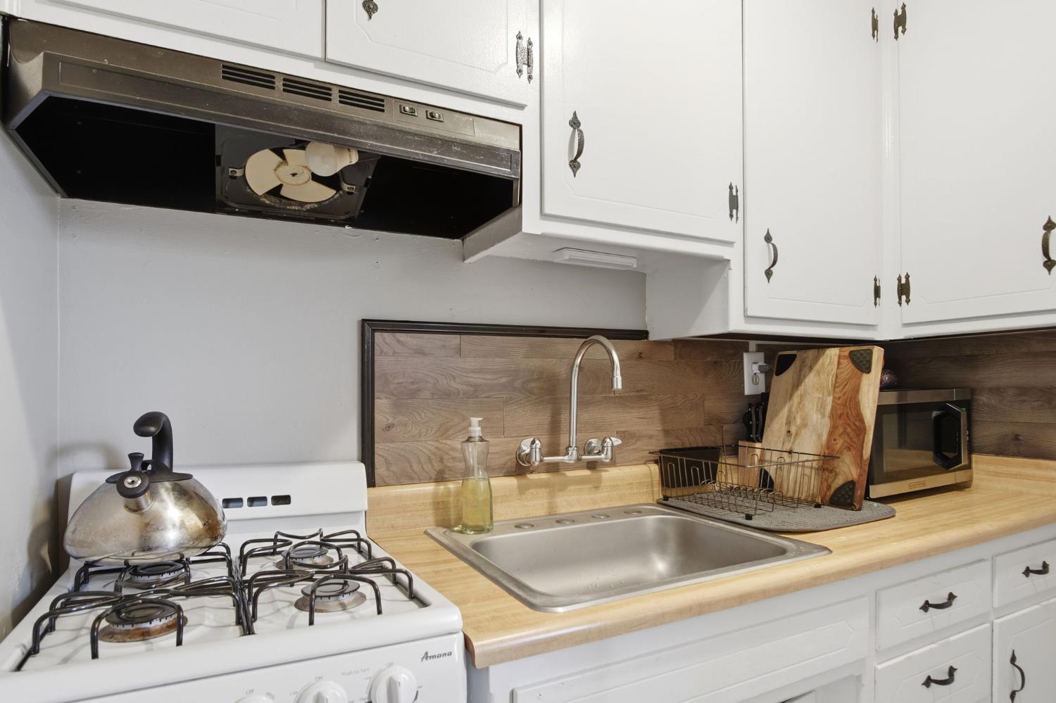 925 W 21st St, Merced, CA 95340