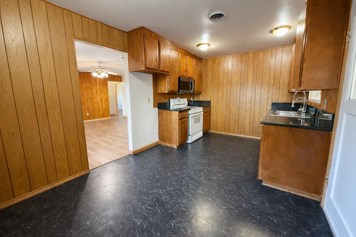 1123 Sutter, Modesto, CA 95351