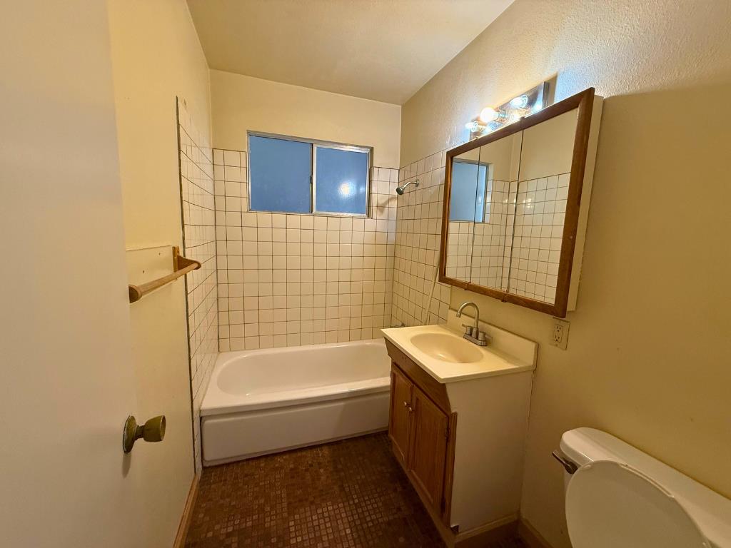 1123 Sutter, Modesto, CA 95351