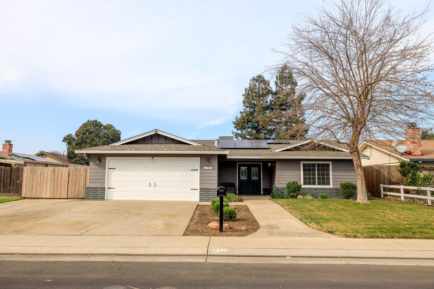1737 Sanchez Way, Escalon, CA 95320