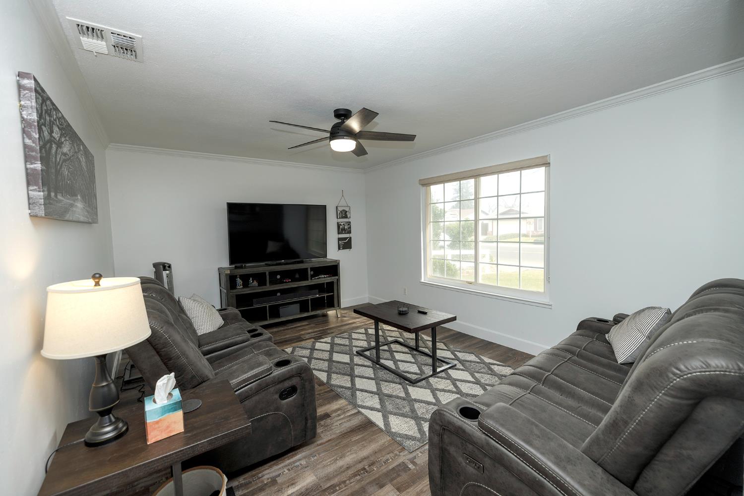 1737 Sanchez Way, Escalon, CA 95320