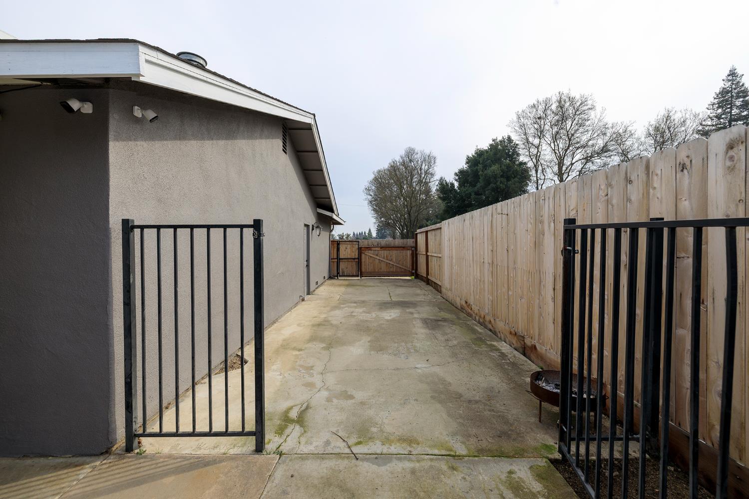 1737 Sanchez Way, Escalon, CA 95320