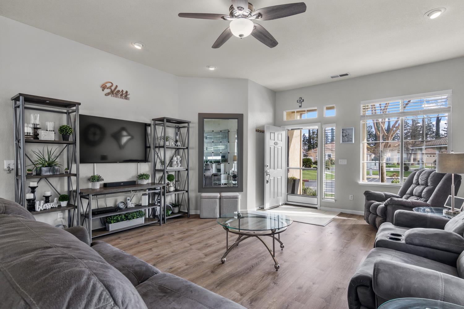 136 Woods Creek Dr, Oakdale, CA 95361