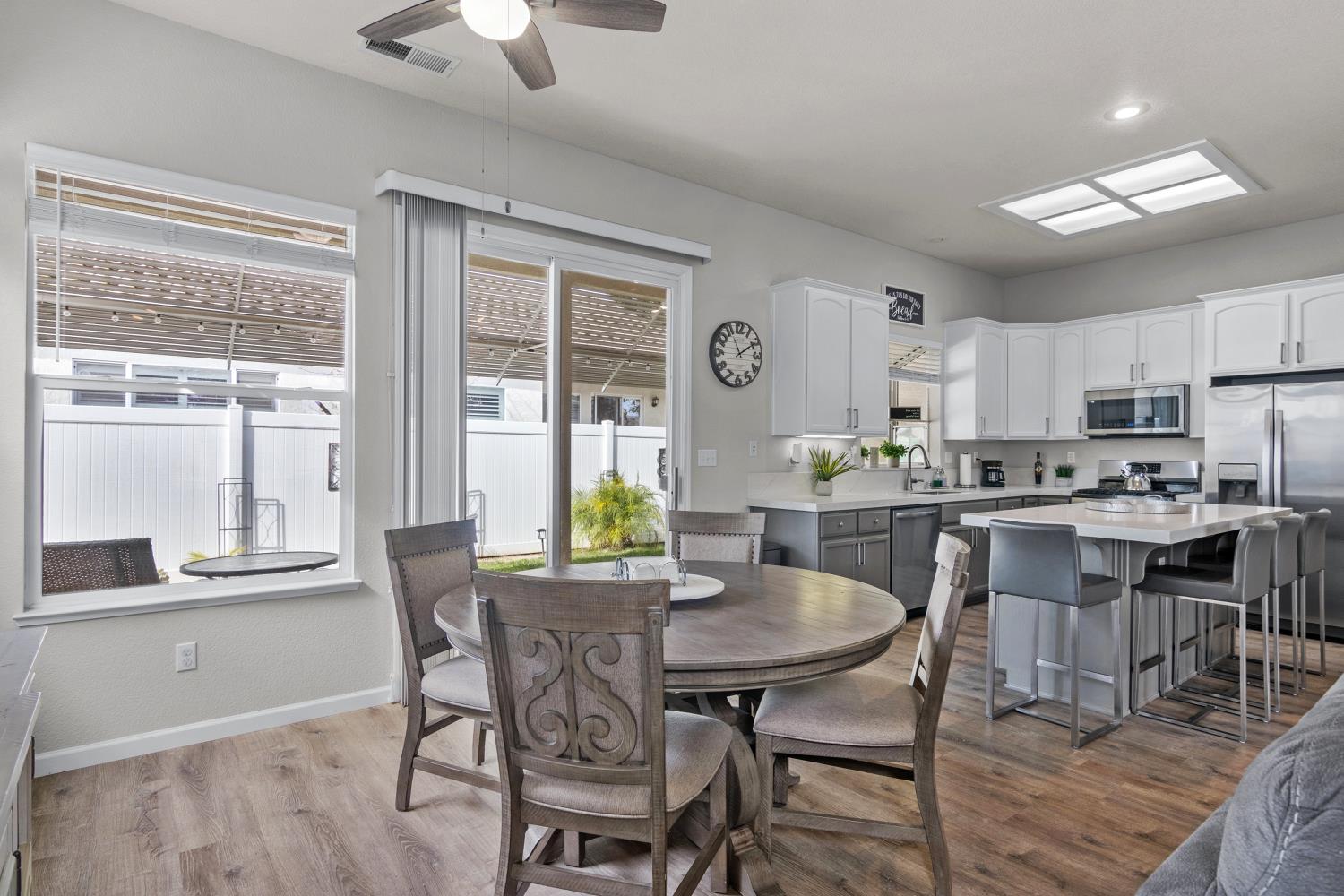 136 Woods Creek Dr, Oakdale, CA 95361