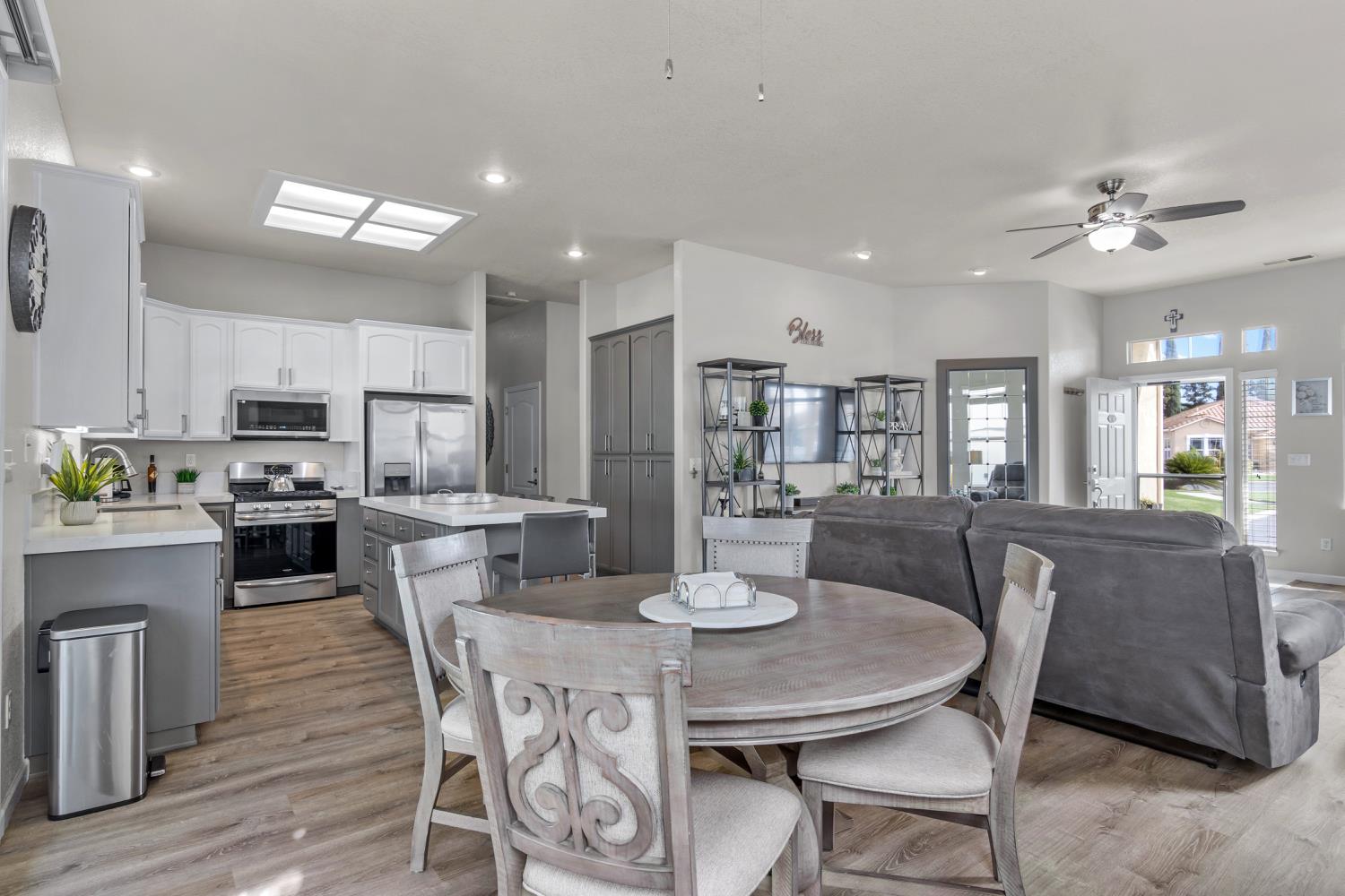 136 Woods Creek Dr, Oakdale, CA 95361