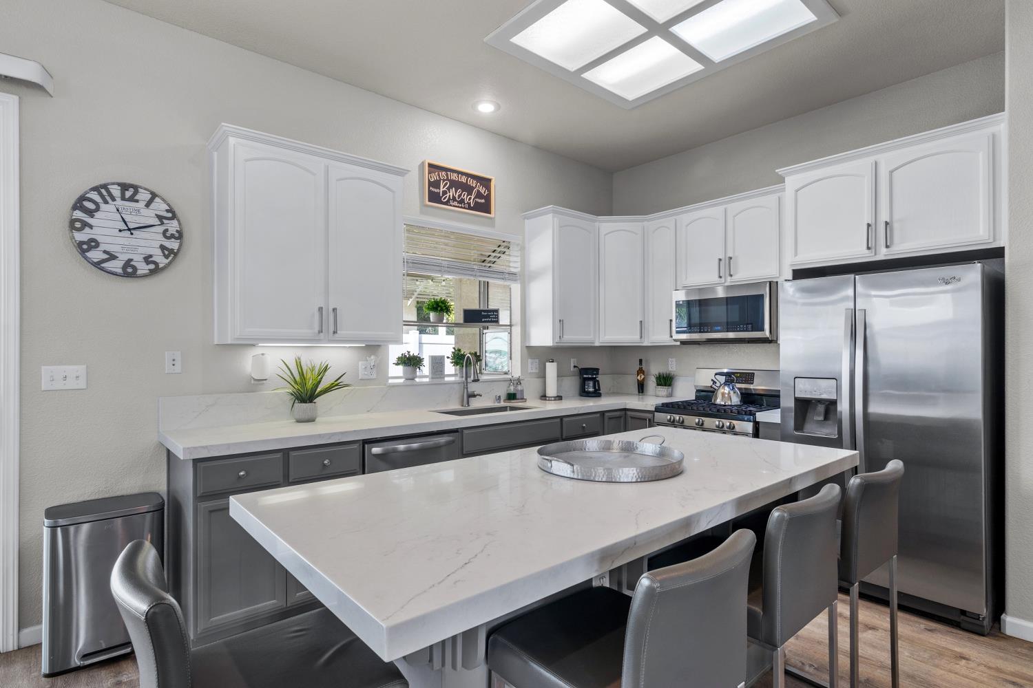 136 Woods Creek Dr, Oakdale, CA 95361