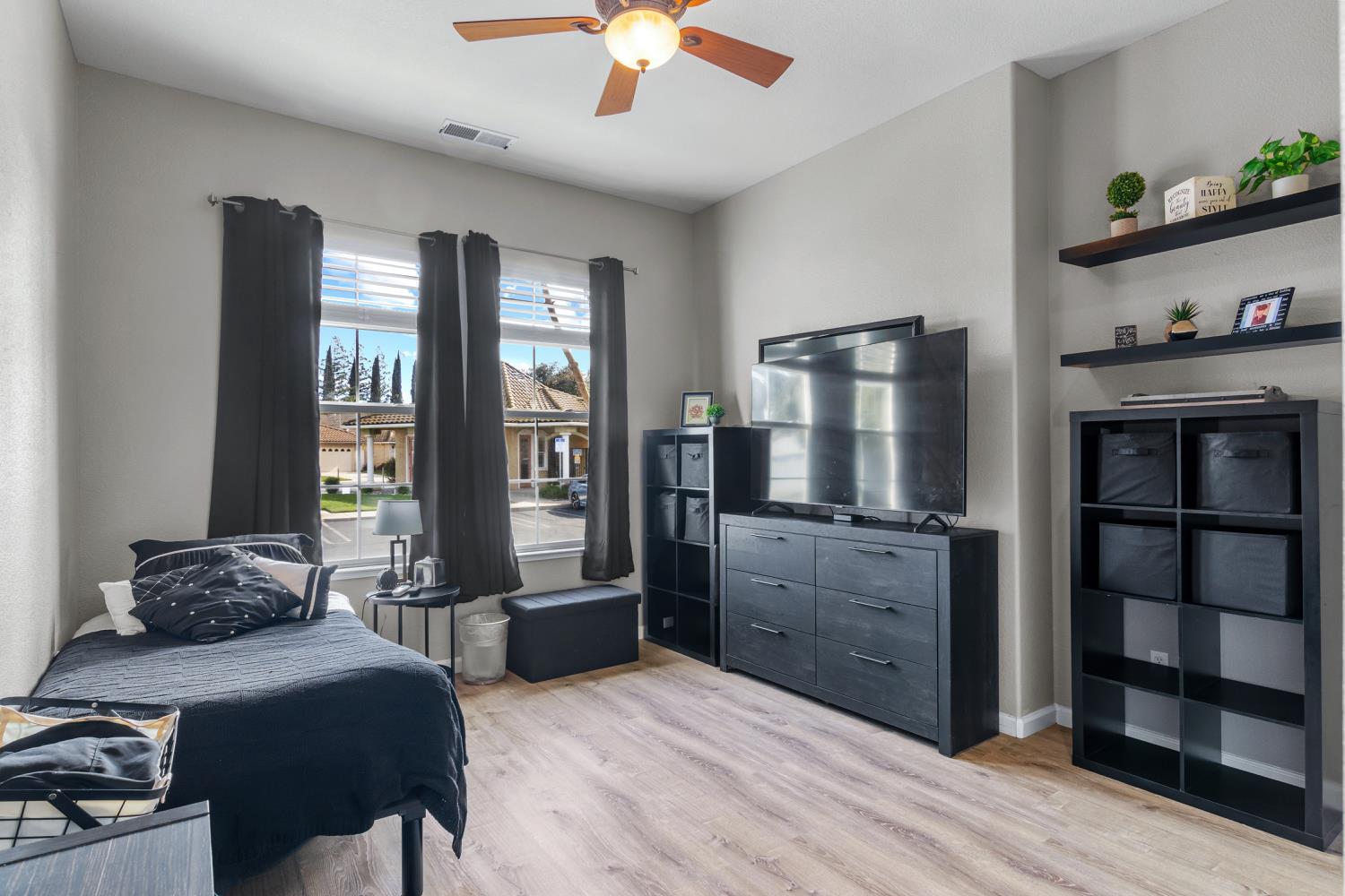 136 Woods Creek Dr, Oakdale, CA 95361