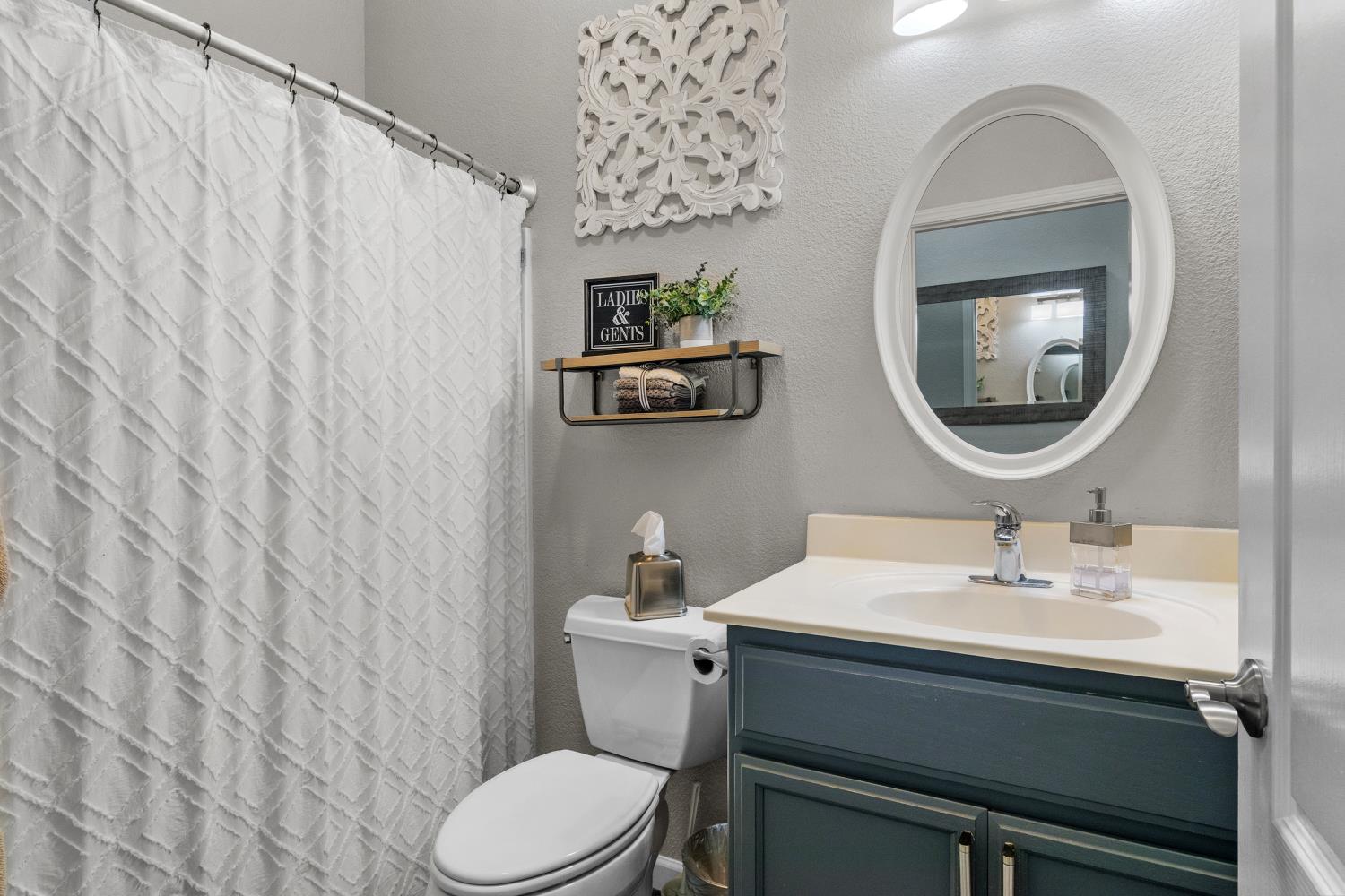 136 Woods Creek Dr, Oakdale, CA 95361