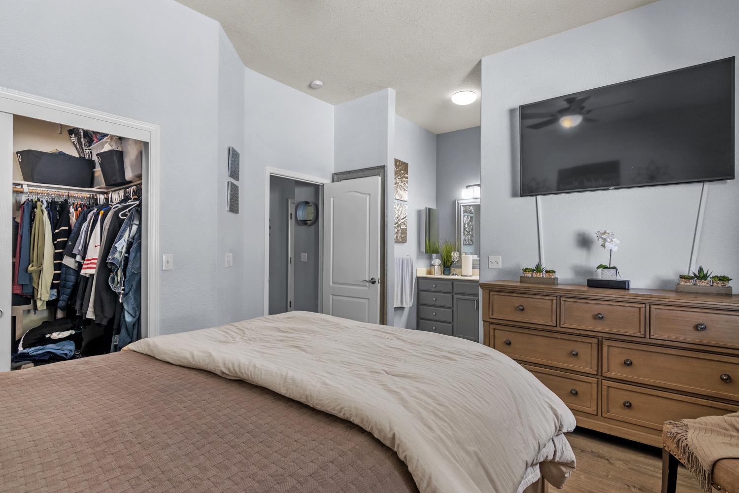 136 Woods Creek Dr, Oakdale, CA 95361