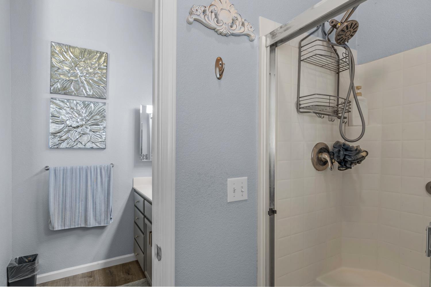 136 Woods Creek Dr, Oakdale, CA 95361