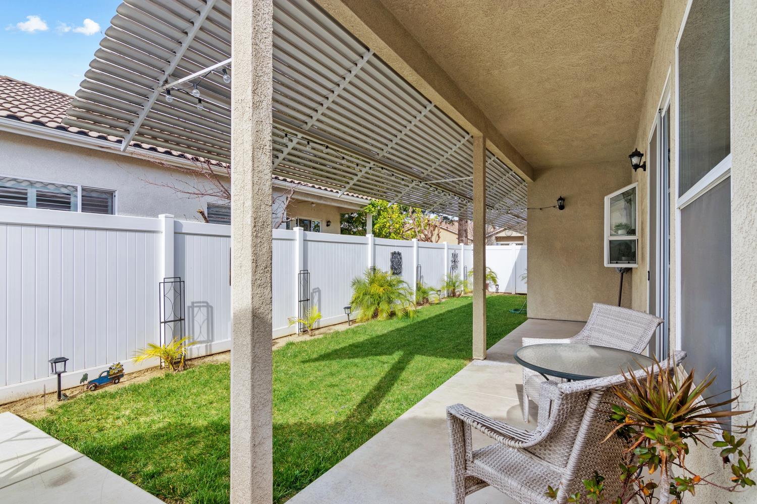 136 Woods Creek Dr, Oakdale, CA 95361