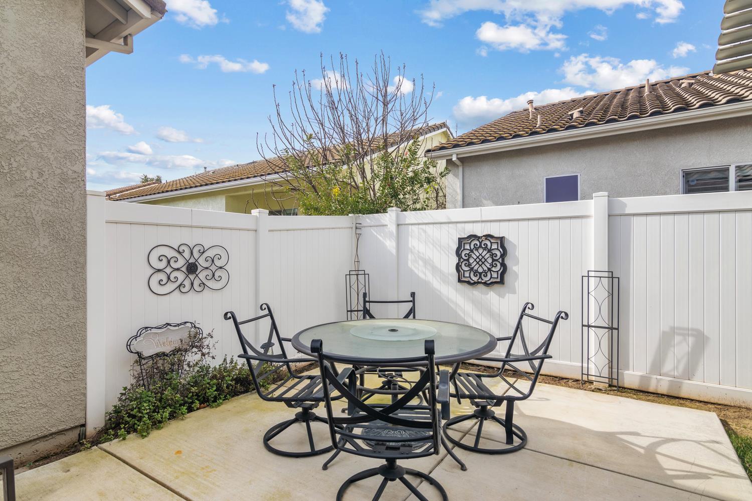 136 Woods Creek Dr, Oakdale, CA 95361