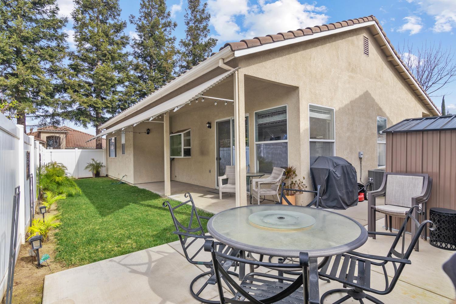 136 Woods Creek Dr, Oakdale, CA 95361