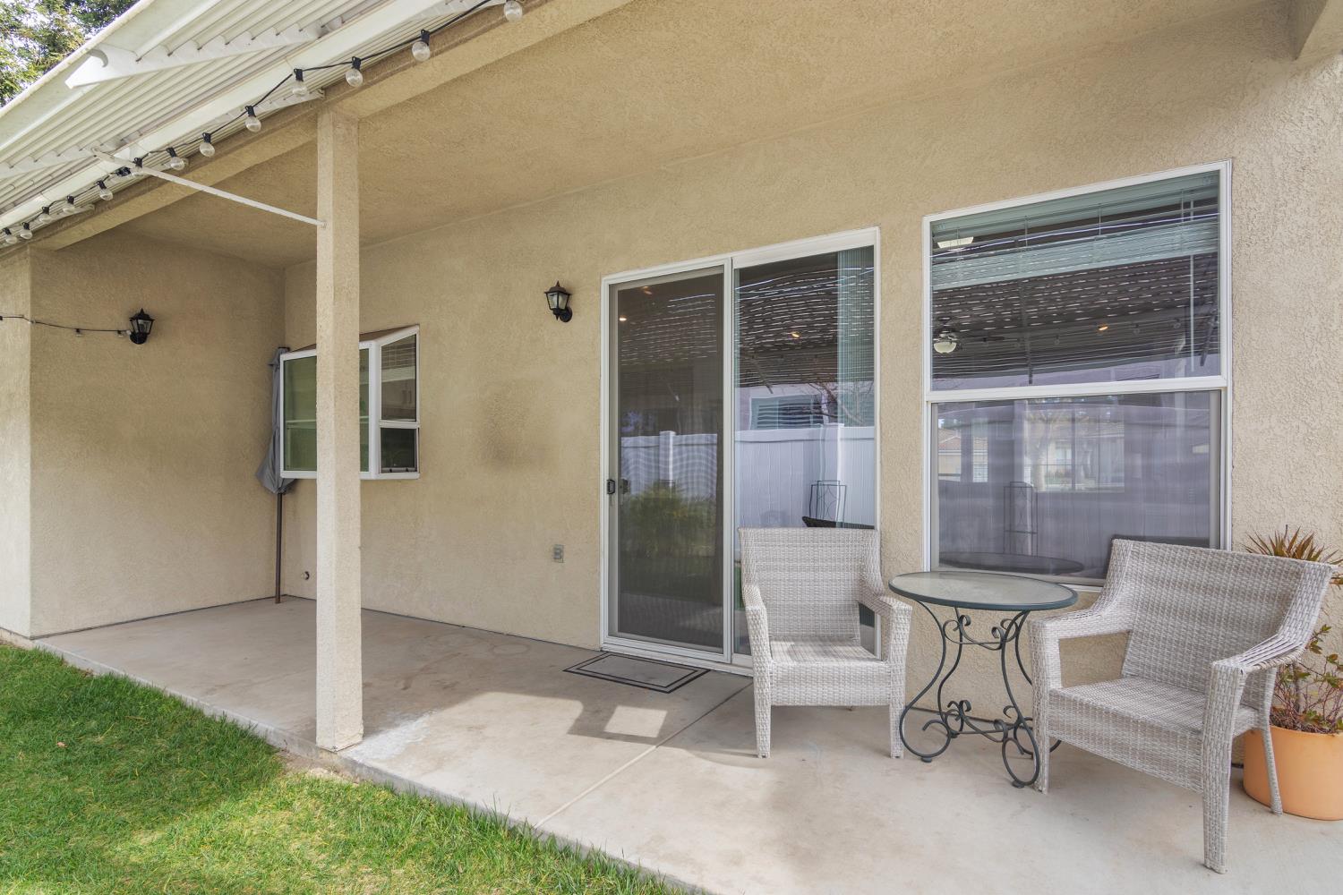 136 Woods Creek Dr, Oakdale, CA 95361