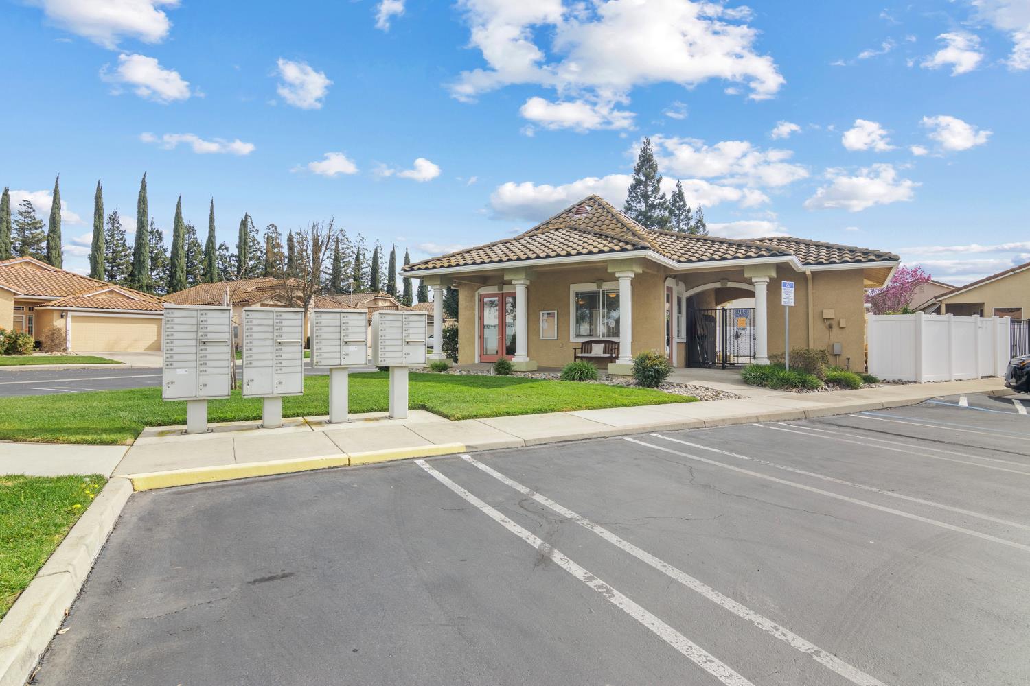 136 Woods Creek Dr, Oakdale, CA 95361