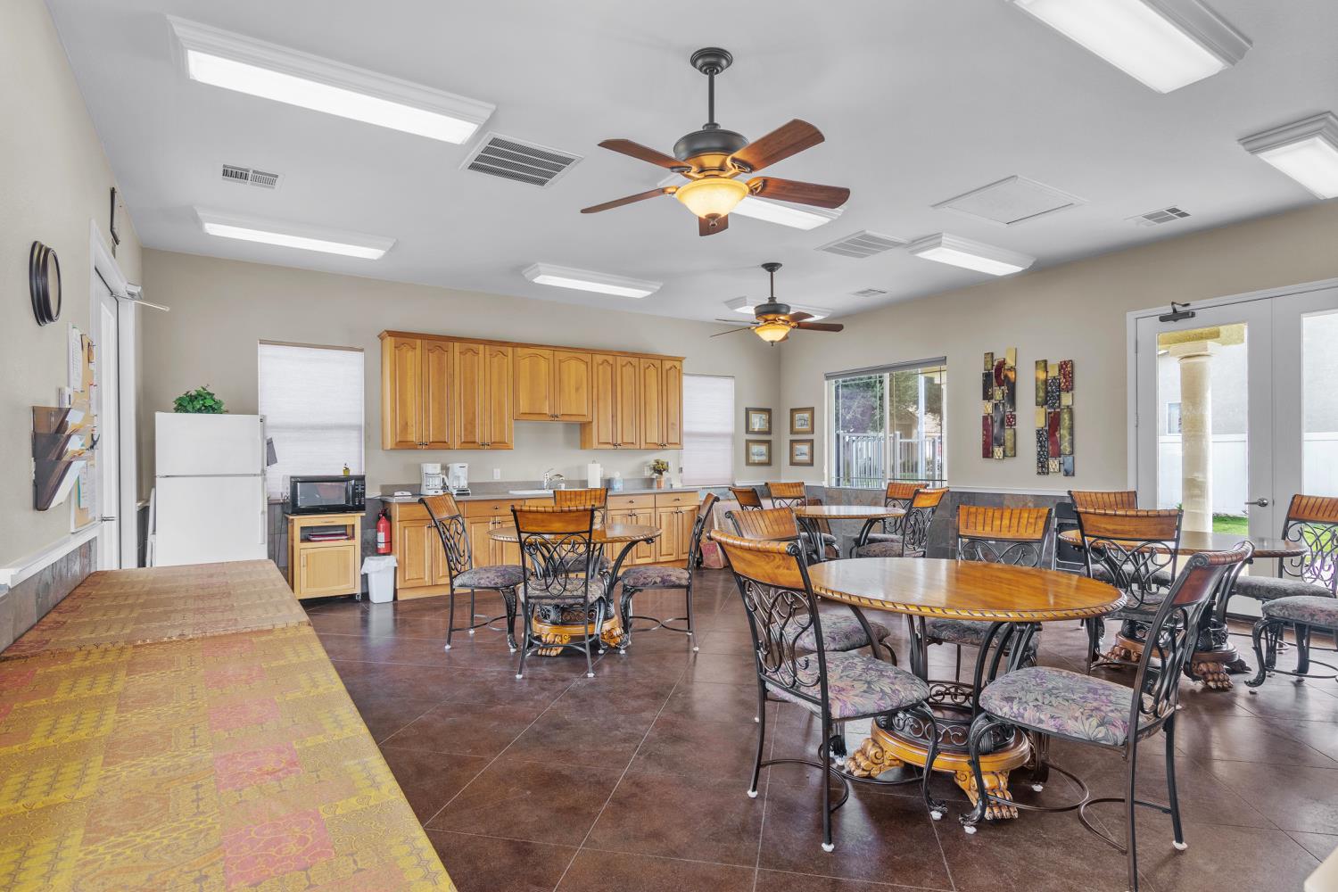 136 Woods Creek Dr, Oakdale, CA 95361