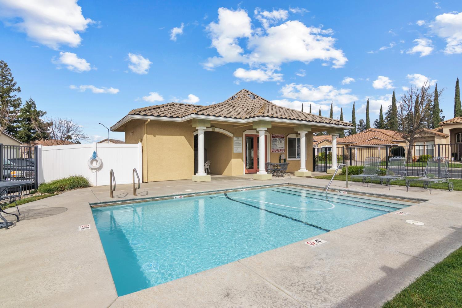 136 Woods Creek Dr, Oakdale, CA 95361