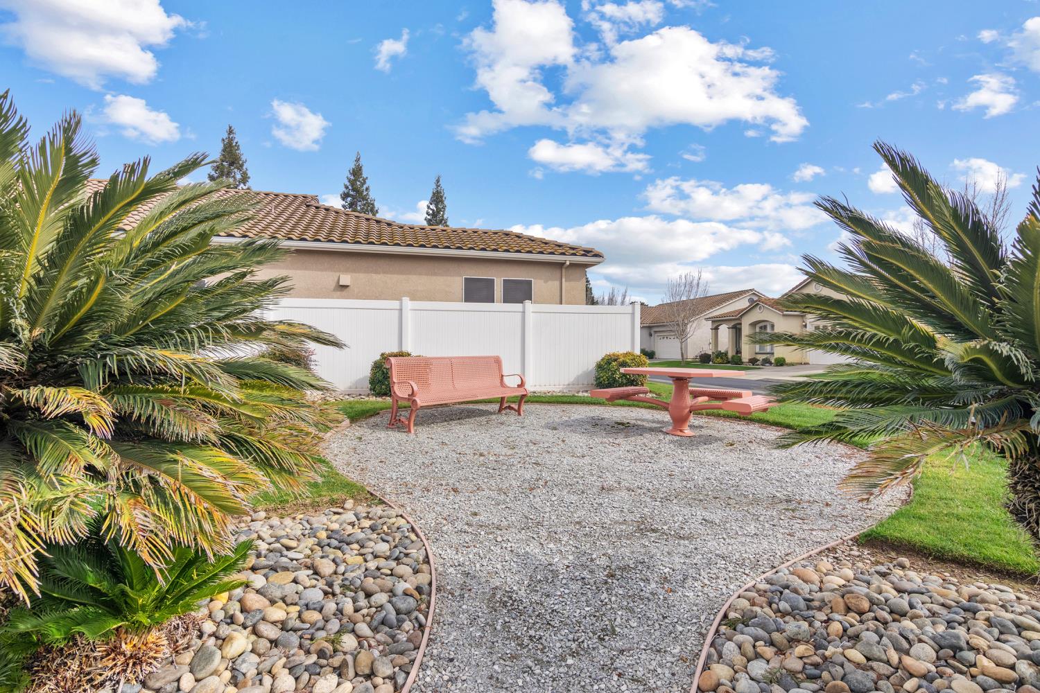 136 Woods Creek Dr, Oakdale, CA 95361