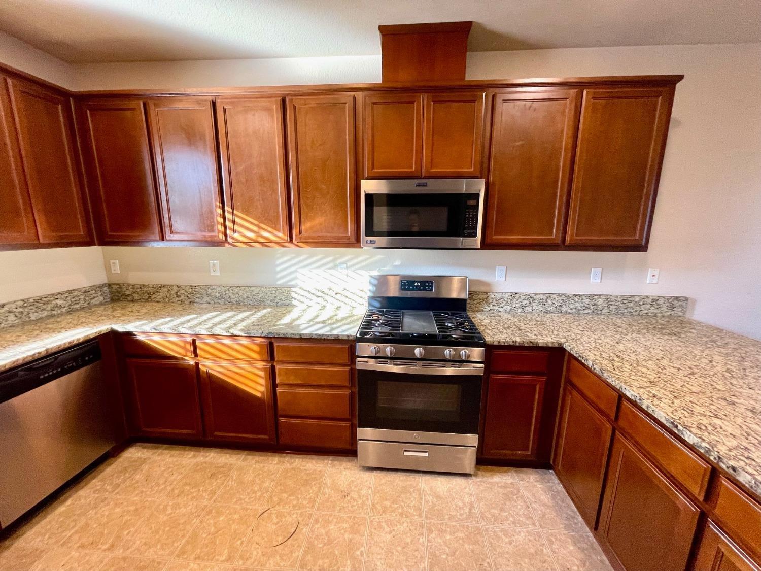 1734 Norwood Heights Ln, Ceres, CA 95307