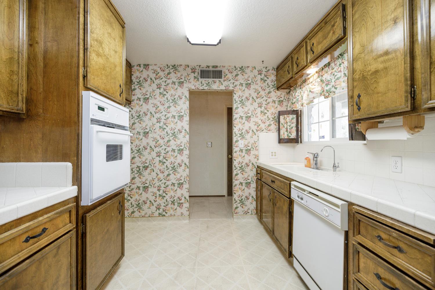 2408 Tallent Dr, Modesto, CA 95355