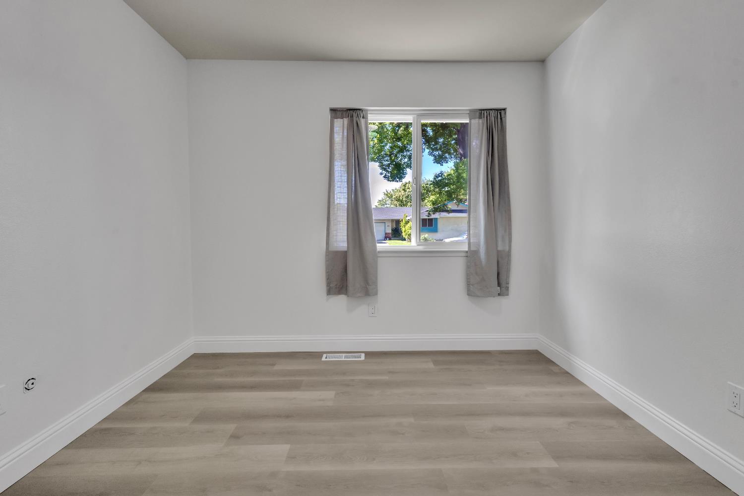 1625 Brentwood Ct, Modesto, CA 95350