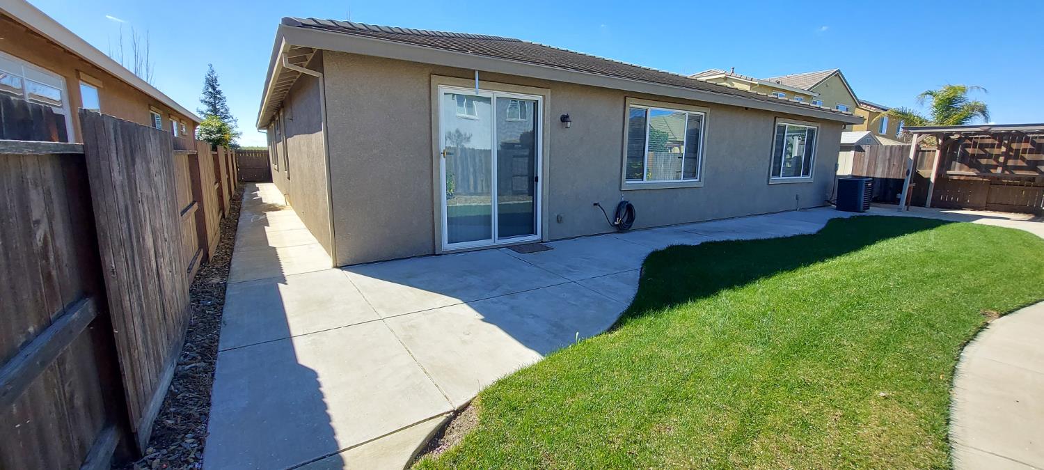 935 Mono St, Manteca, CA 95337