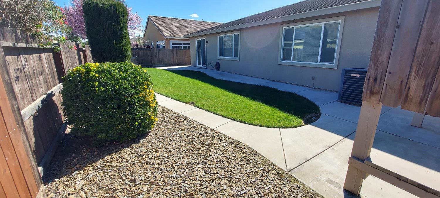 935 Mono St, Manteca, CA 95337