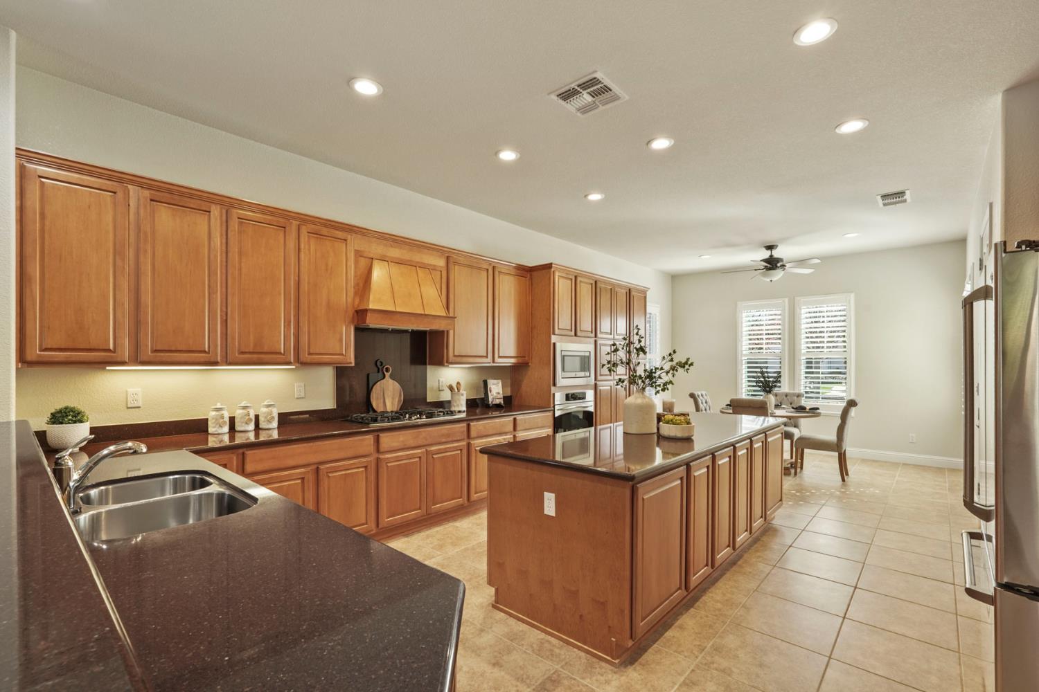 2419 Belle Glade Ln, Manteca, CA 95336