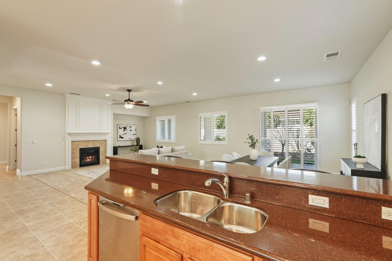 2419 Belle Glade Ln, Manteca, CA 95336