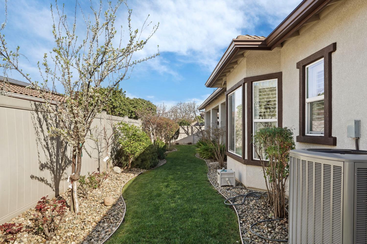 2419 Belle Glade Ln, Manteca, CA 95336