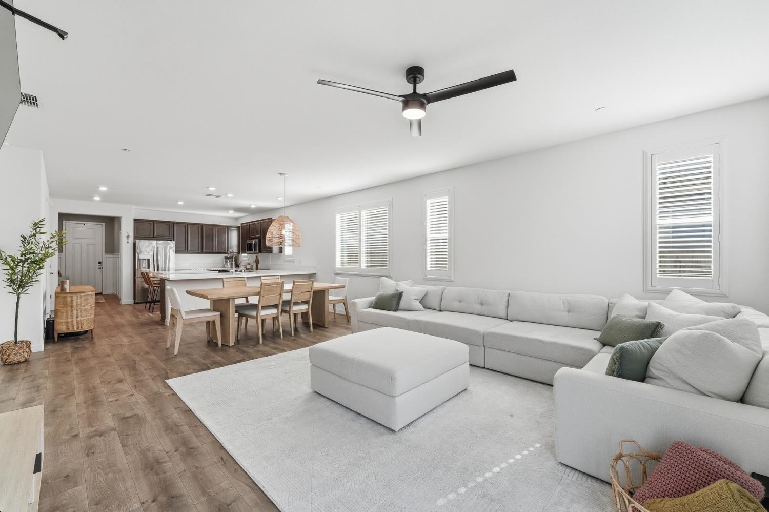 3449 Guru Dr, Ceres, CA 95307