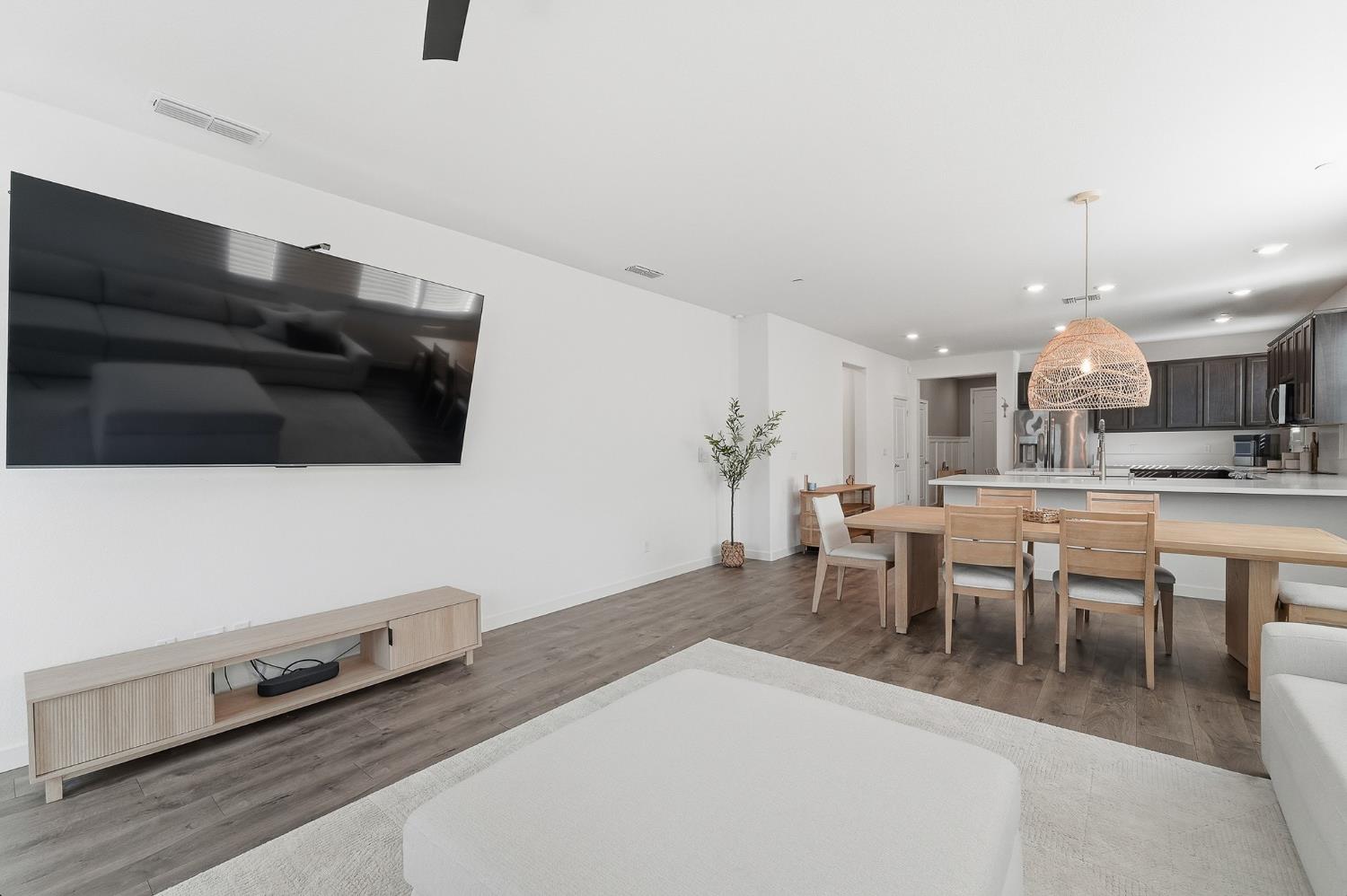 3449 Guru Dr, Ceres, CA 95307