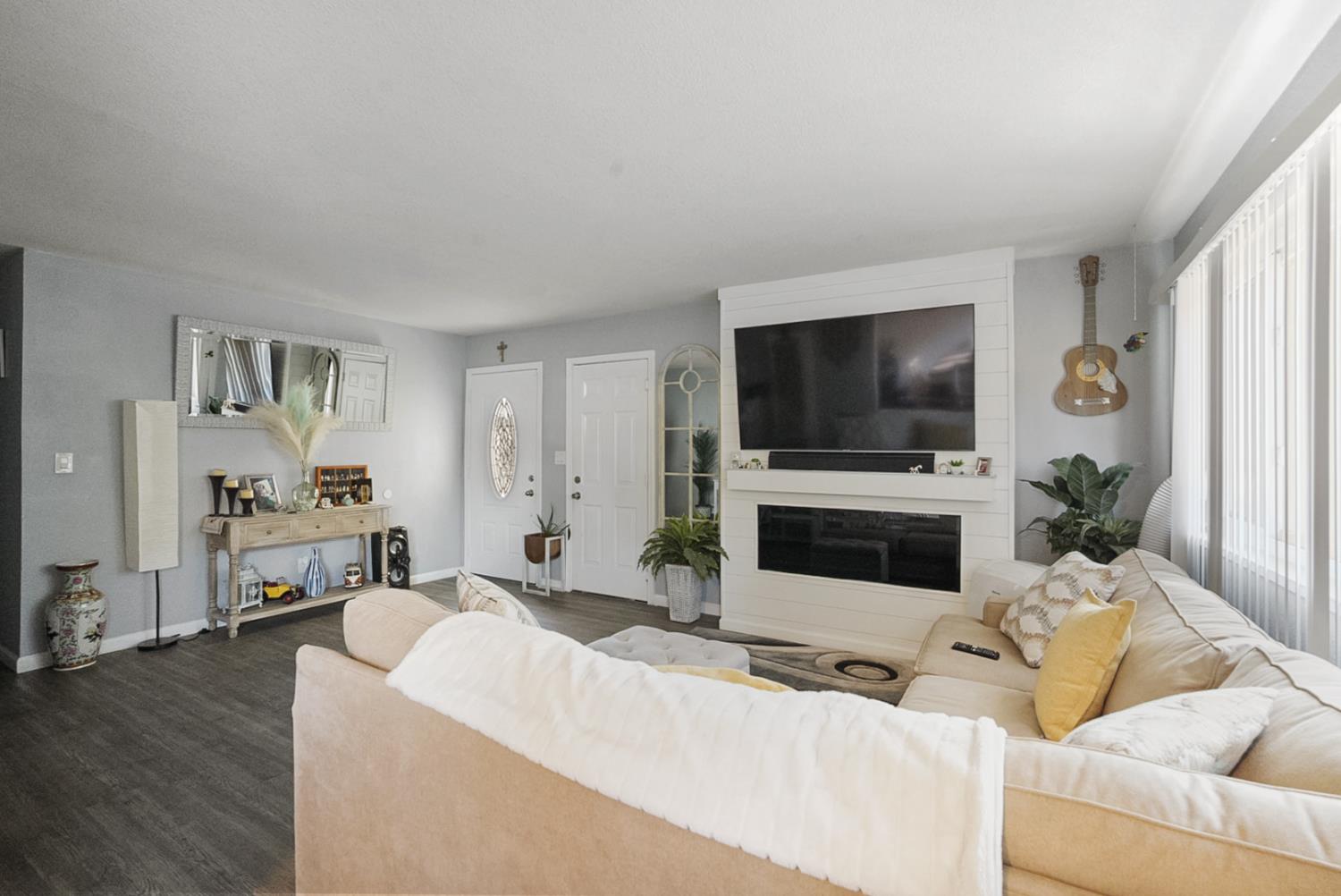 301 S Emerald Ave, Modesto, CA 95351