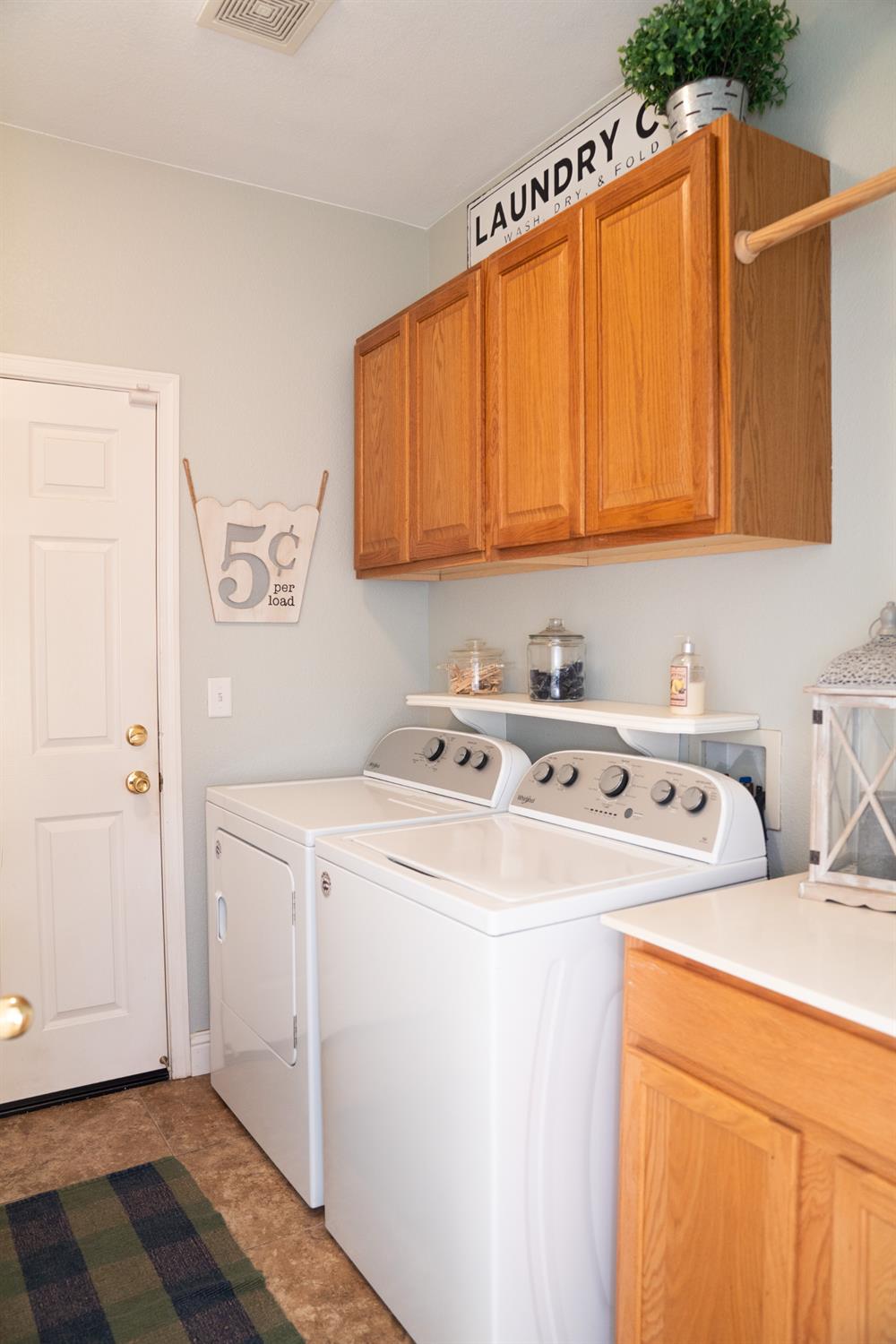 1606 Symphony Ln, Hughson, CA 95326