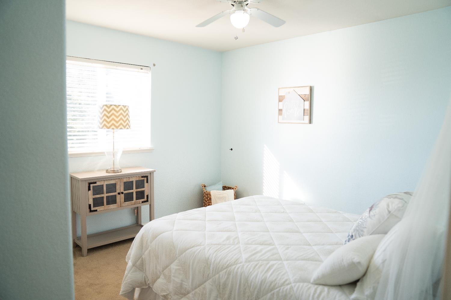 1606 Symphony Ln, Hughson, CA 95326