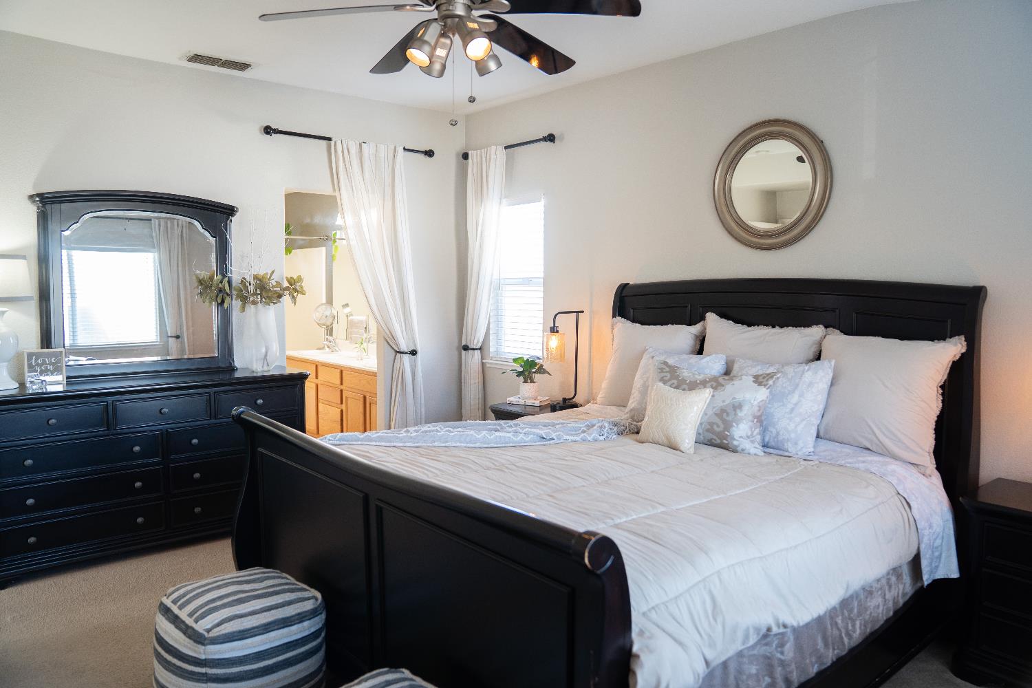 1606 Symphony Ln, Hughson, CA 95326