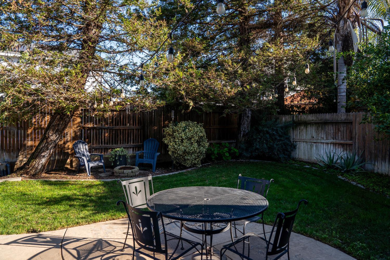 1606 Symphony Ln, Hughson, CA 95326