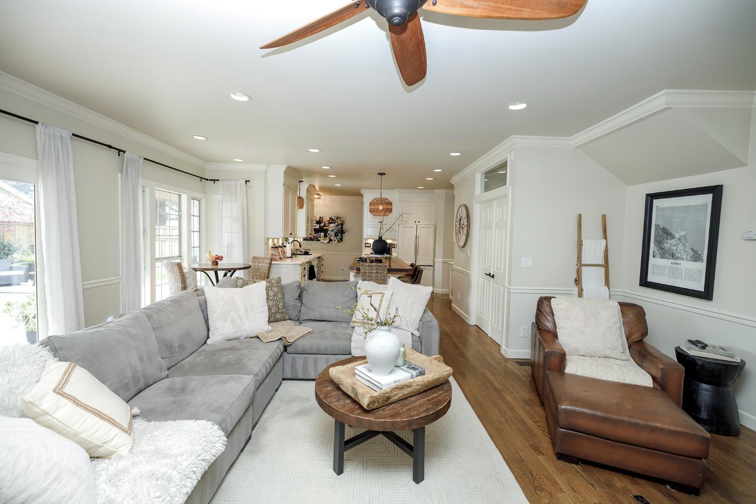 2220 Castleview Dr, Turlock, CA 95382