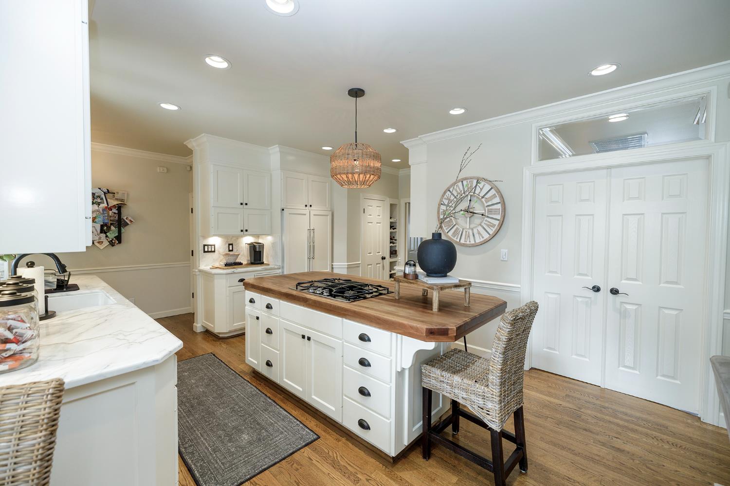 2220 Castleview Dr, Turlock, CA 95382