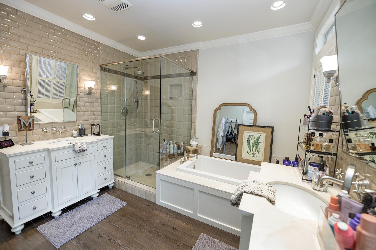 2220 Castleview Dr, Turlock, CA 95382