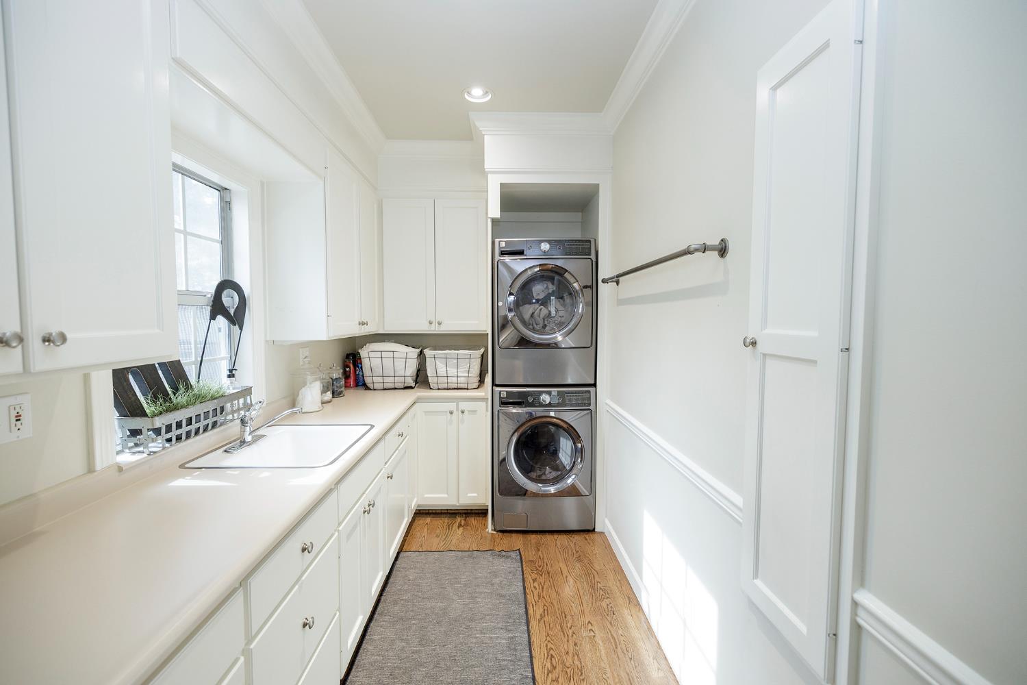 2220 Castleview Dr, Turlock, CA 95382