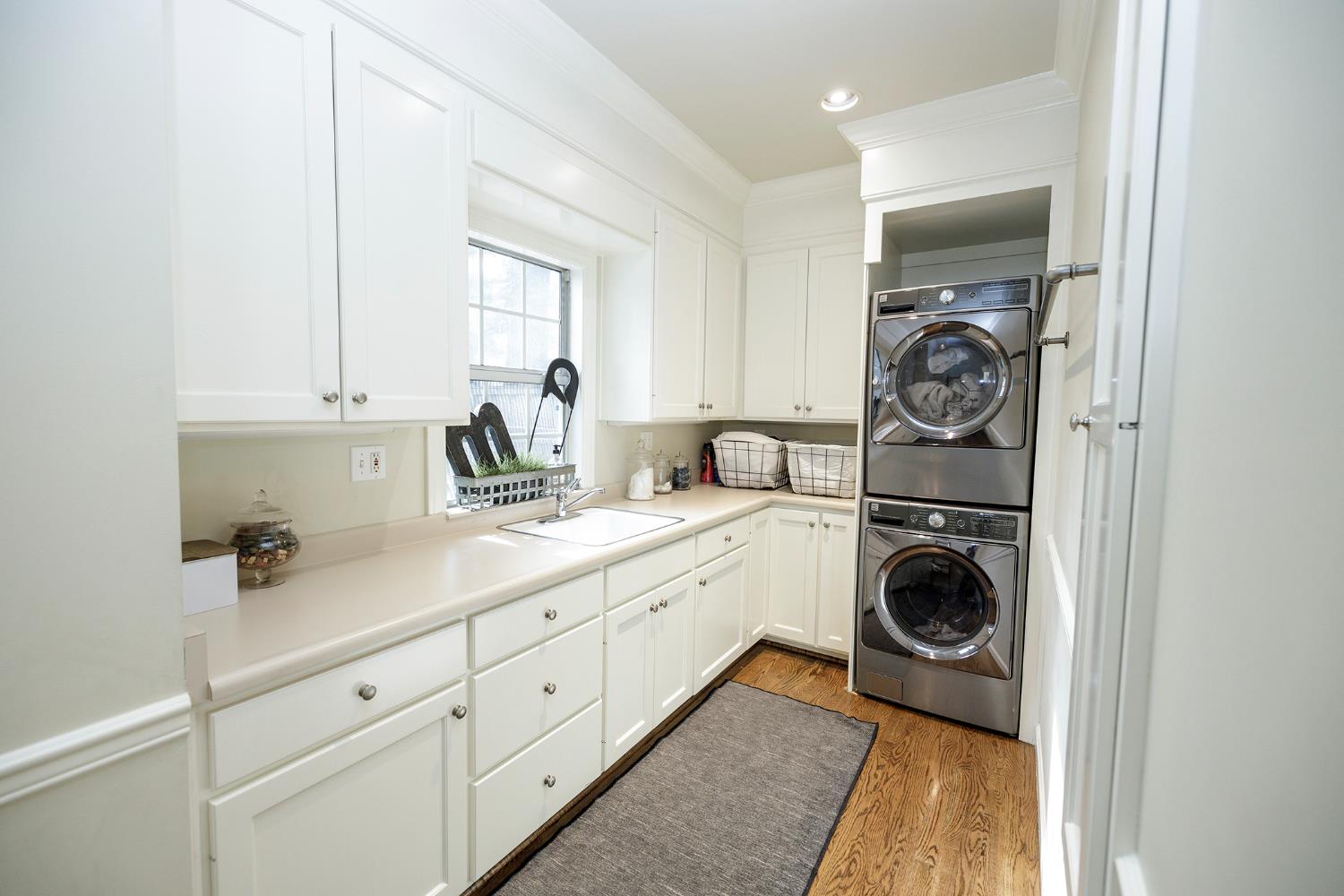 2220 Castleview Dr, Turlock, CA 95382